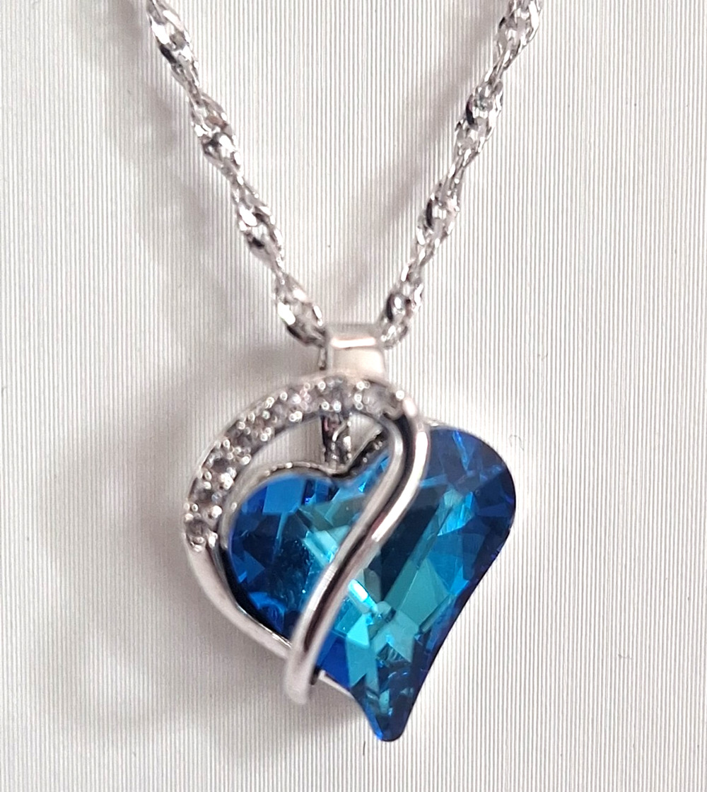 Stauer Sapphire Blue Crystal Heart Necklace Princesscore Royalcore Romantic NIB
